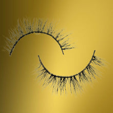 Load image into Gallery viewer, Amelia 3D Mink Lashes
